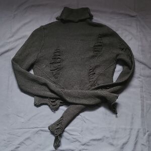 🖤distressed turtleneck sweater